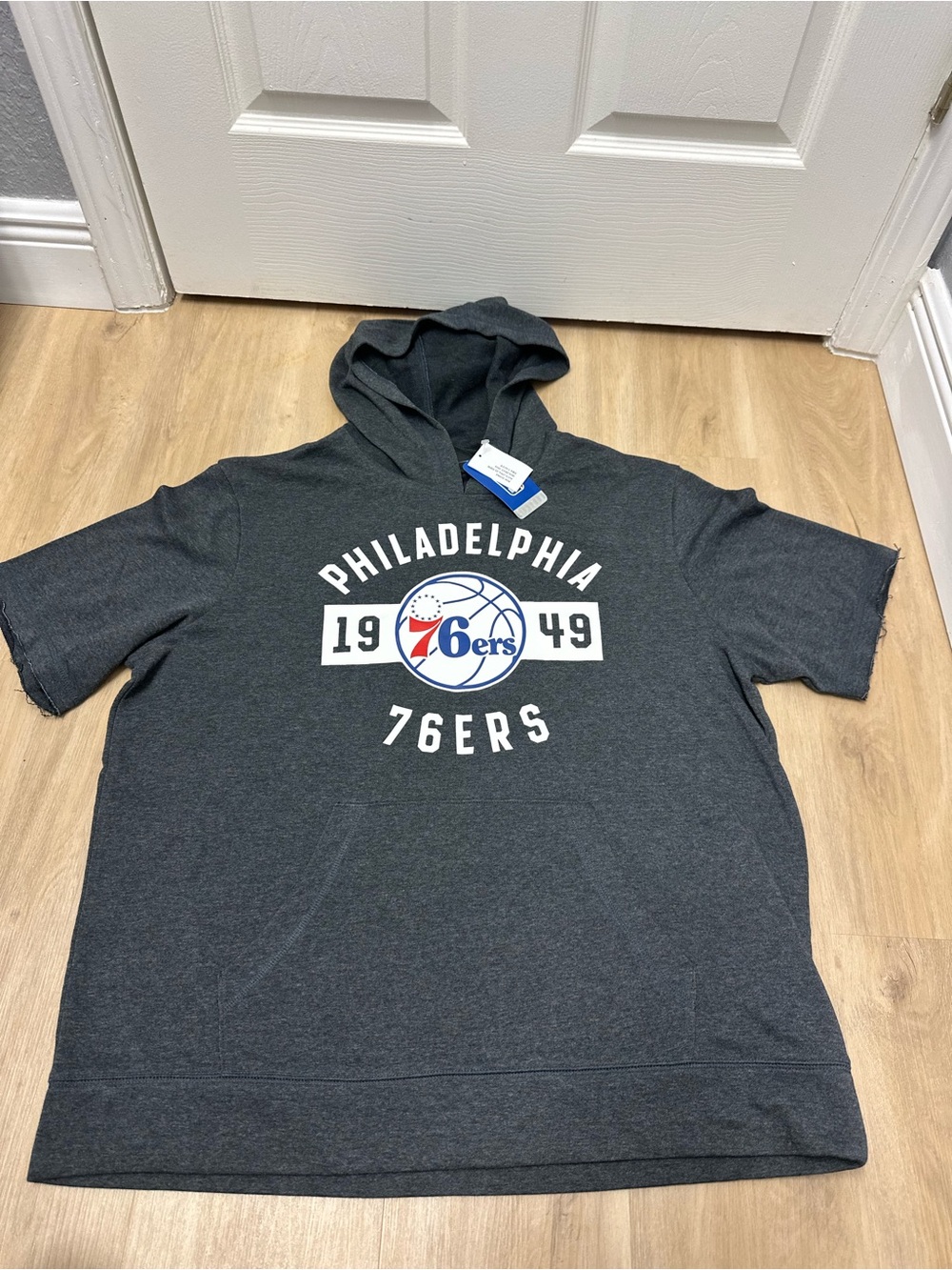 Philadelphia 76ers Gray Short Sleve Hoodie NBA Fanatics Brand Mens Size L